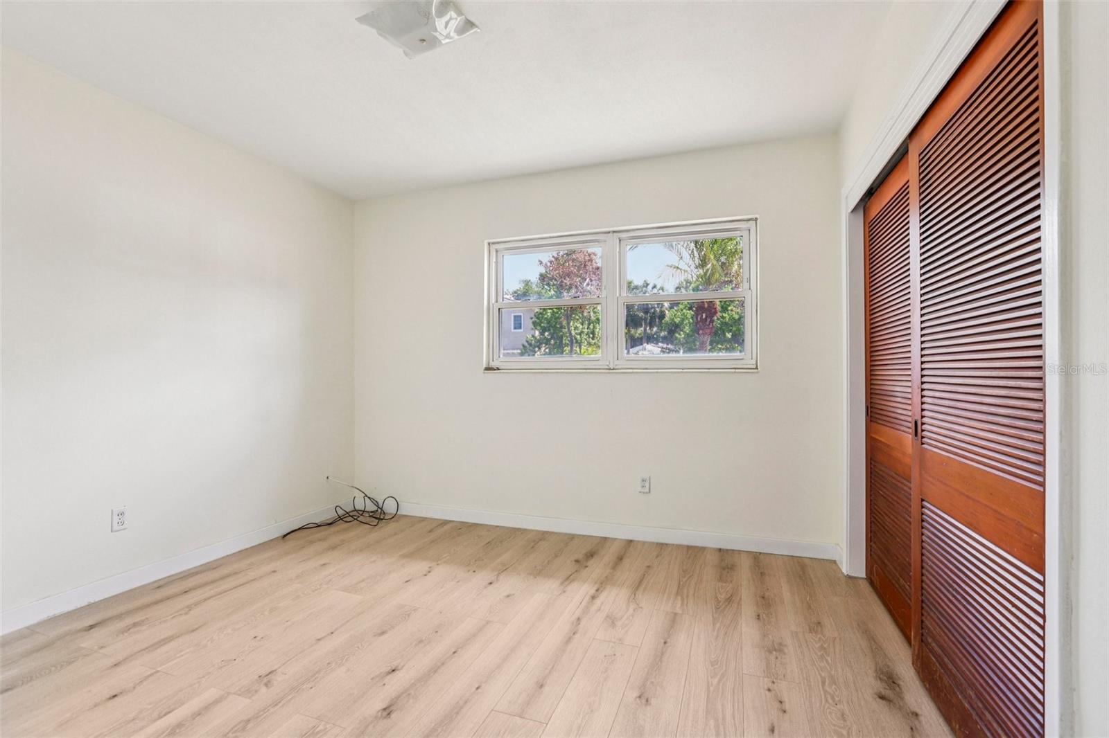 Image 26 of 42 For 215 West Shore Boulevard