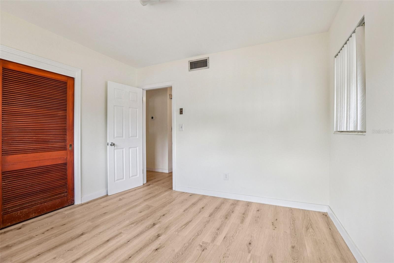 Image 27 of 42 For 215 West Shore Boulevard