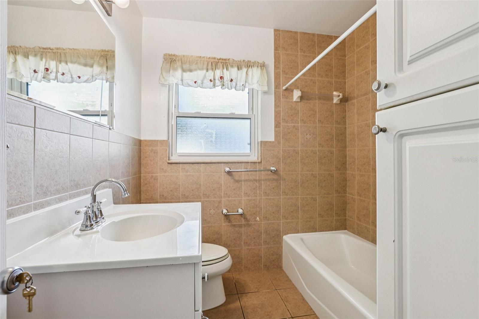 Image 28 of 42 For 215 West Shore Boulevard