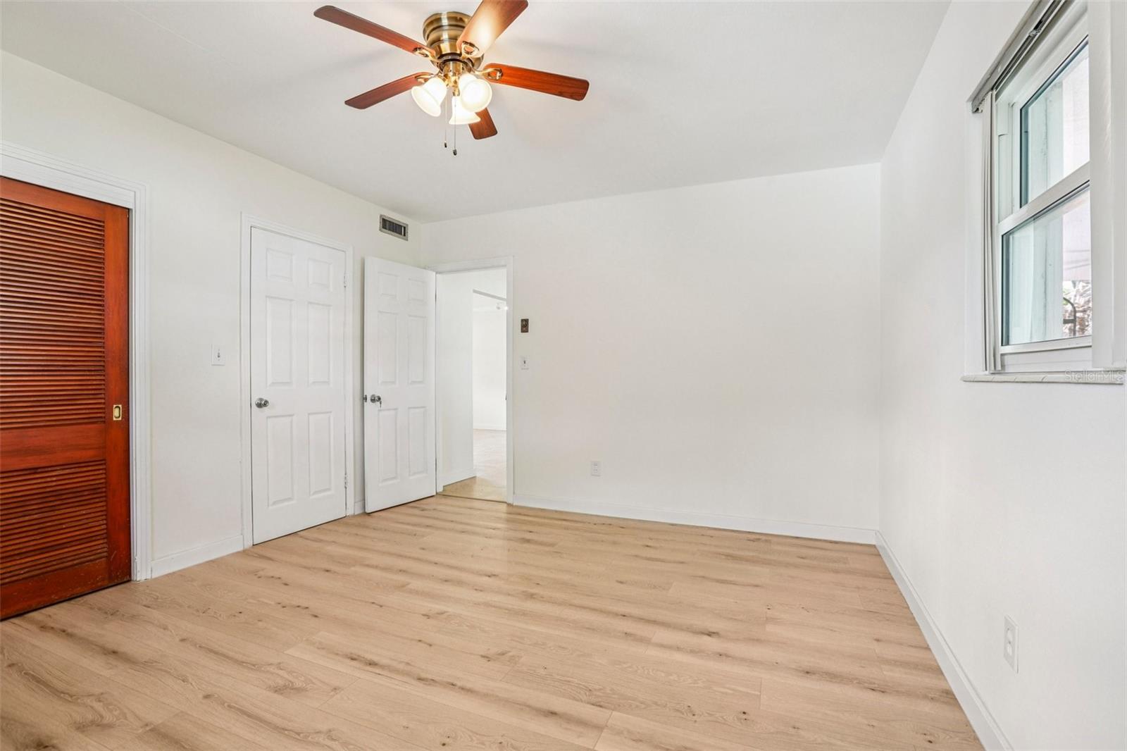 Image 30 of 42 For 215 West Shore Boulevard