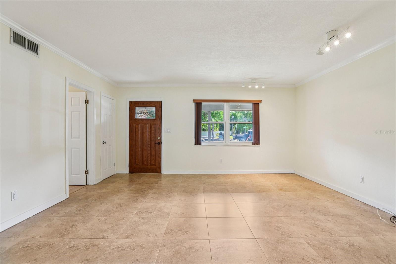 Image 9 of 42 For 215 West Shore Boulevard