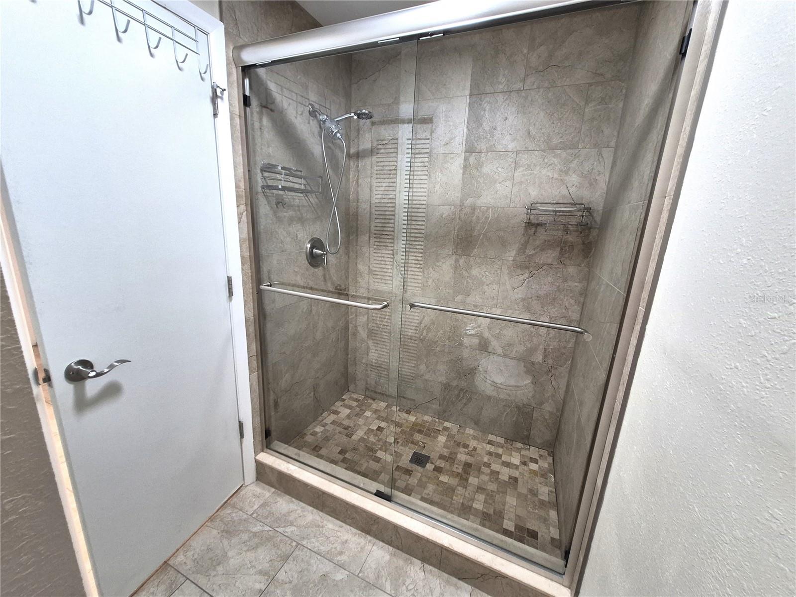 Image 23 of 35 For 160 Joanne Place