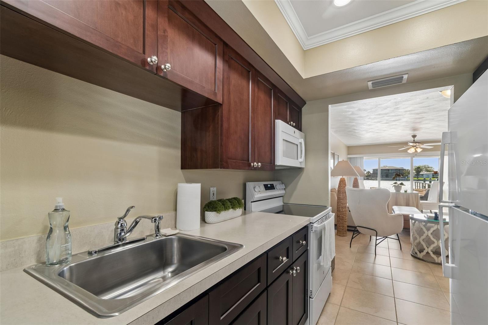 Listing photo id 10 for 2307 Bay Boulevard