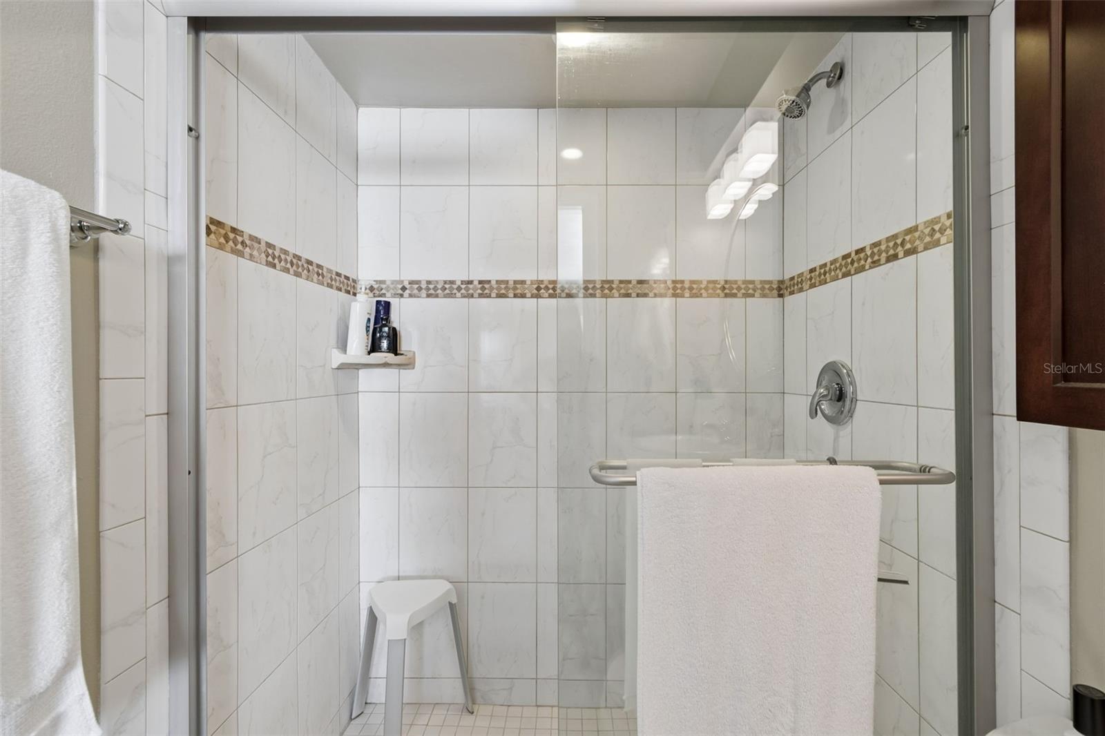 Listing photo id 15 for 2307 Bay Boulevard