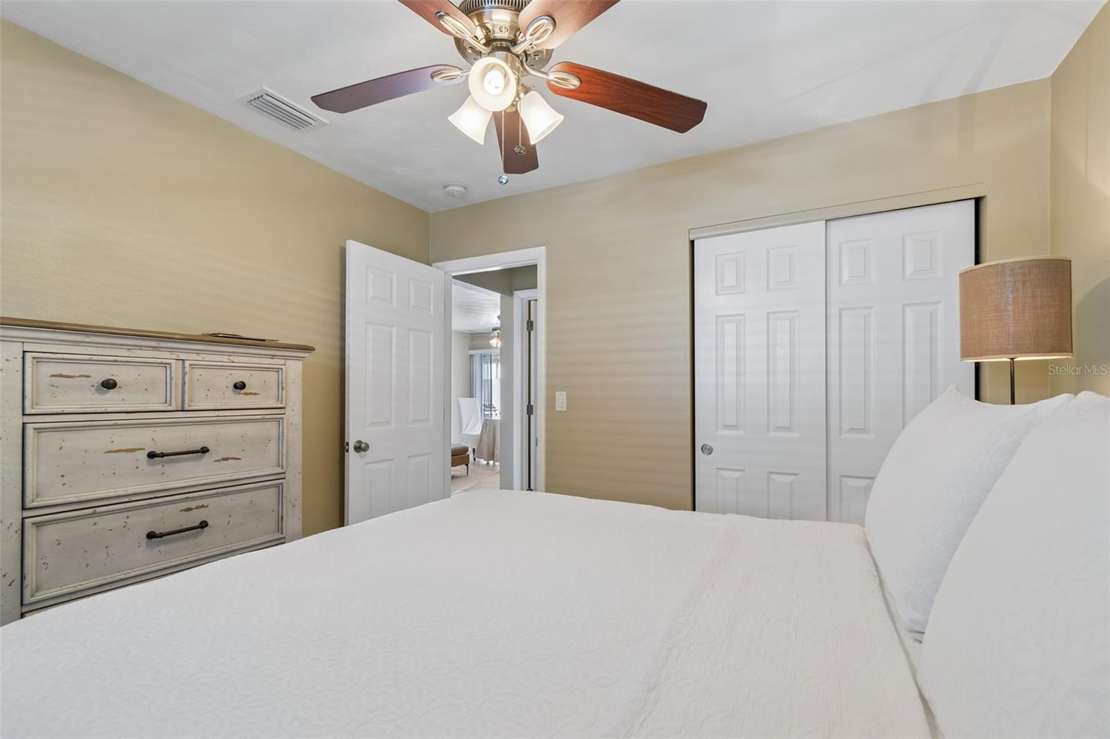 Listing photo id 19 for 2307 Bay Boulevard