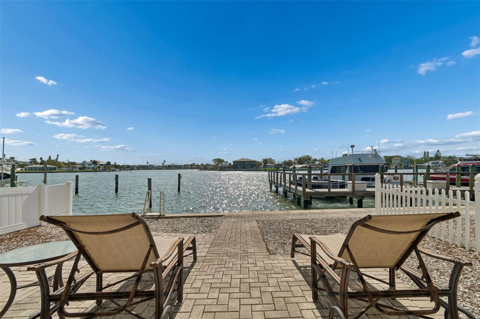 Listing photo id 22 for 2307 Bay Boulevard