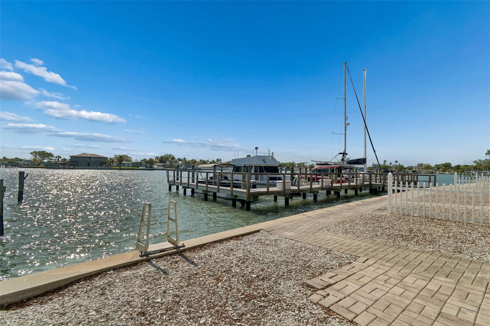 Listing photo id 25 for 2307 Bay Boulevard