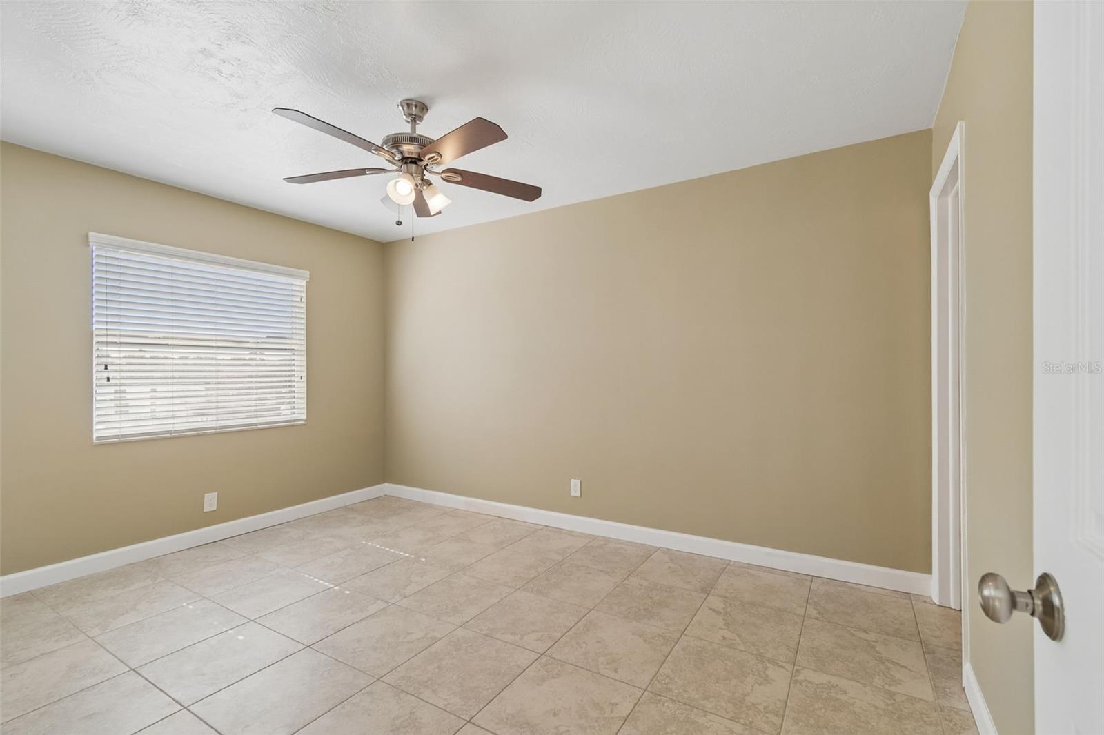 Listing photo id 34 for 2307 Bay Boulevard