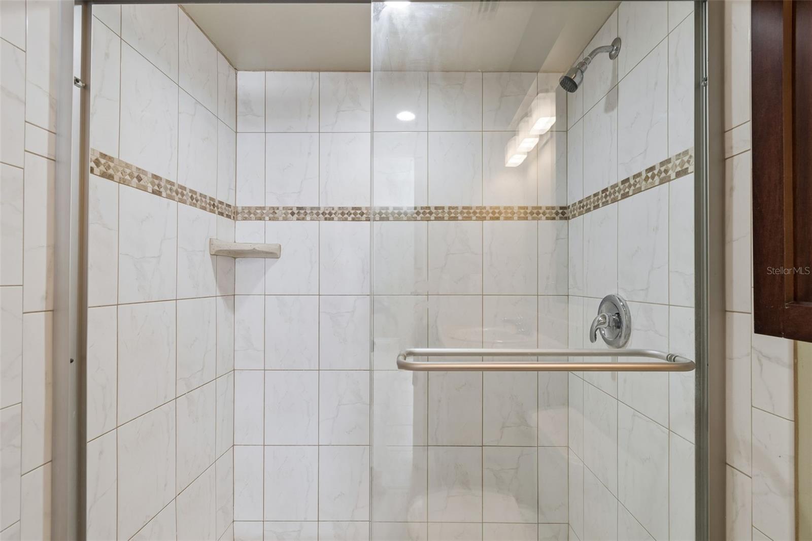 Listing photo id 36 for 2307 Bay Boulevard