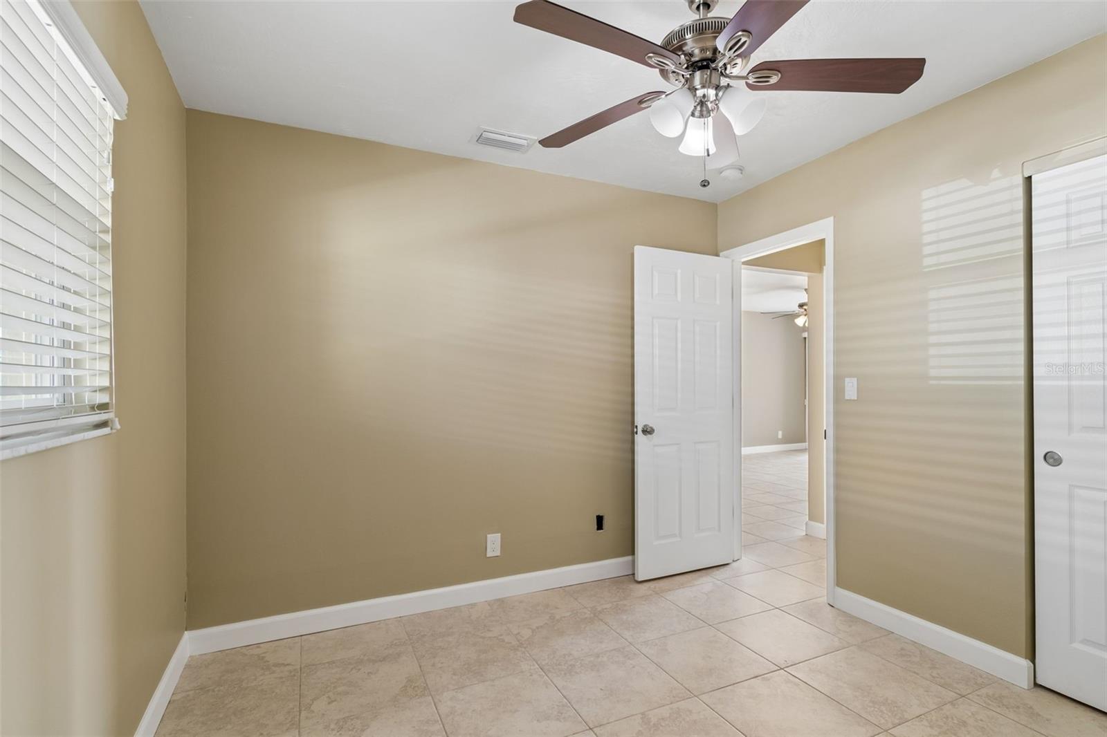 Listing photo id 37 for 2307 Bay Boulevard