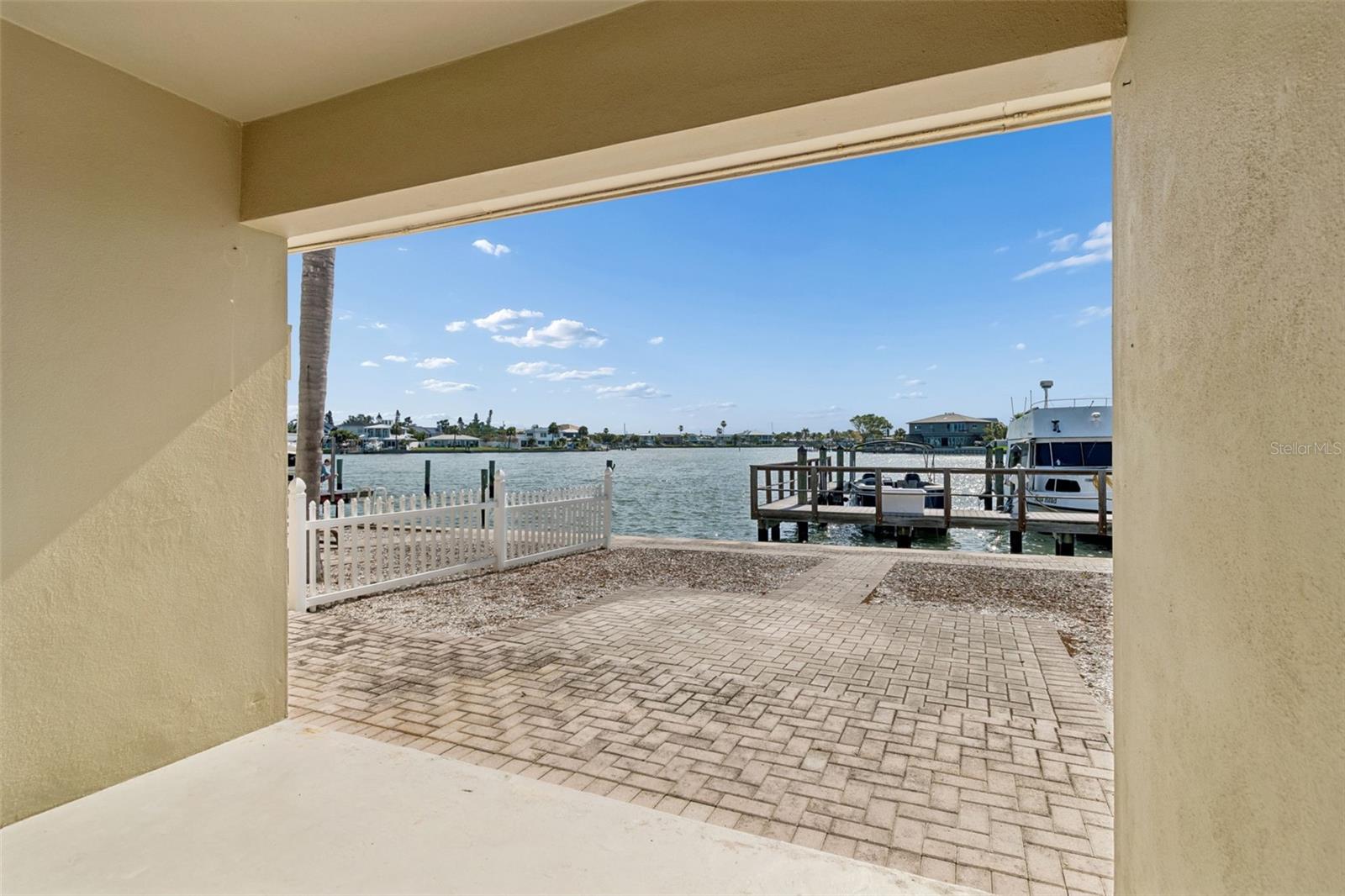 Listing photo id 39 for 2307 Bay Boulevard