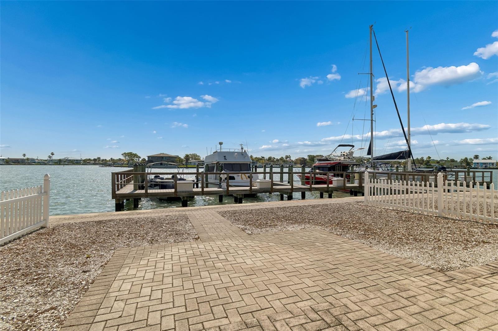 Listing photo id 40 for 2307 Bay Boulevard