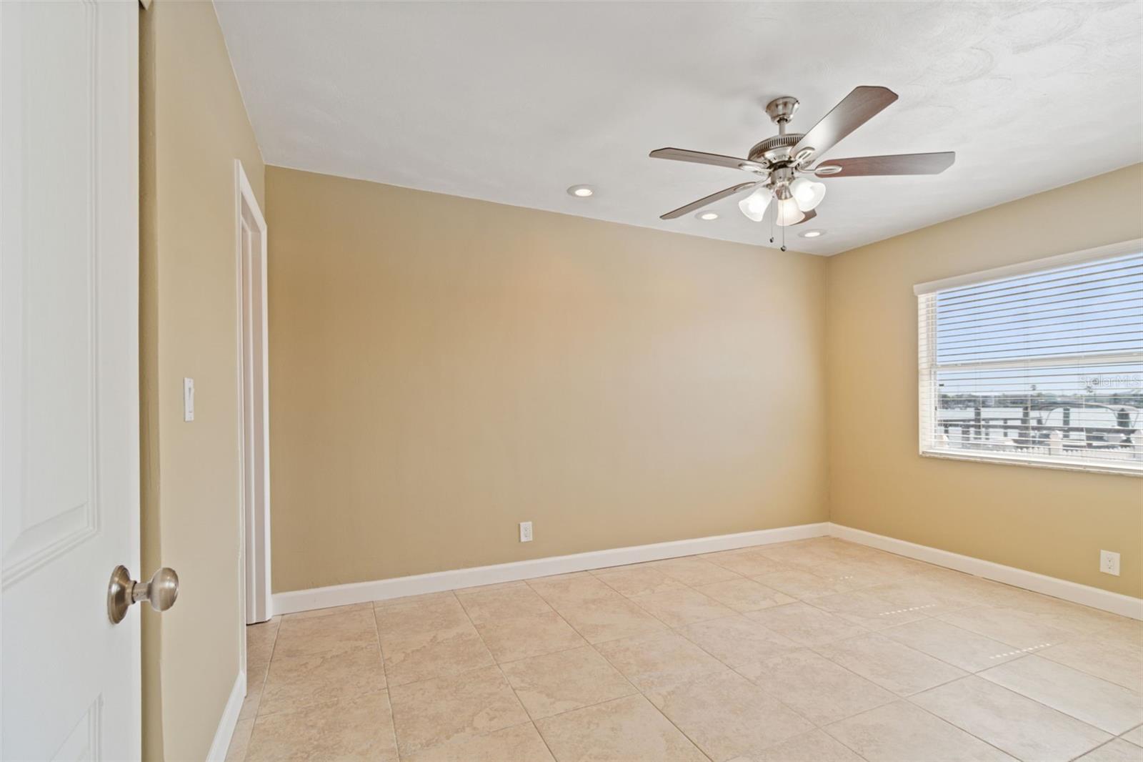 Listing photo id 45 for 2307 Bay Boulevard