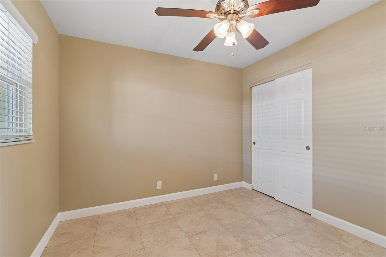 Listing photo id 47 for 2307 Bay Boulevard