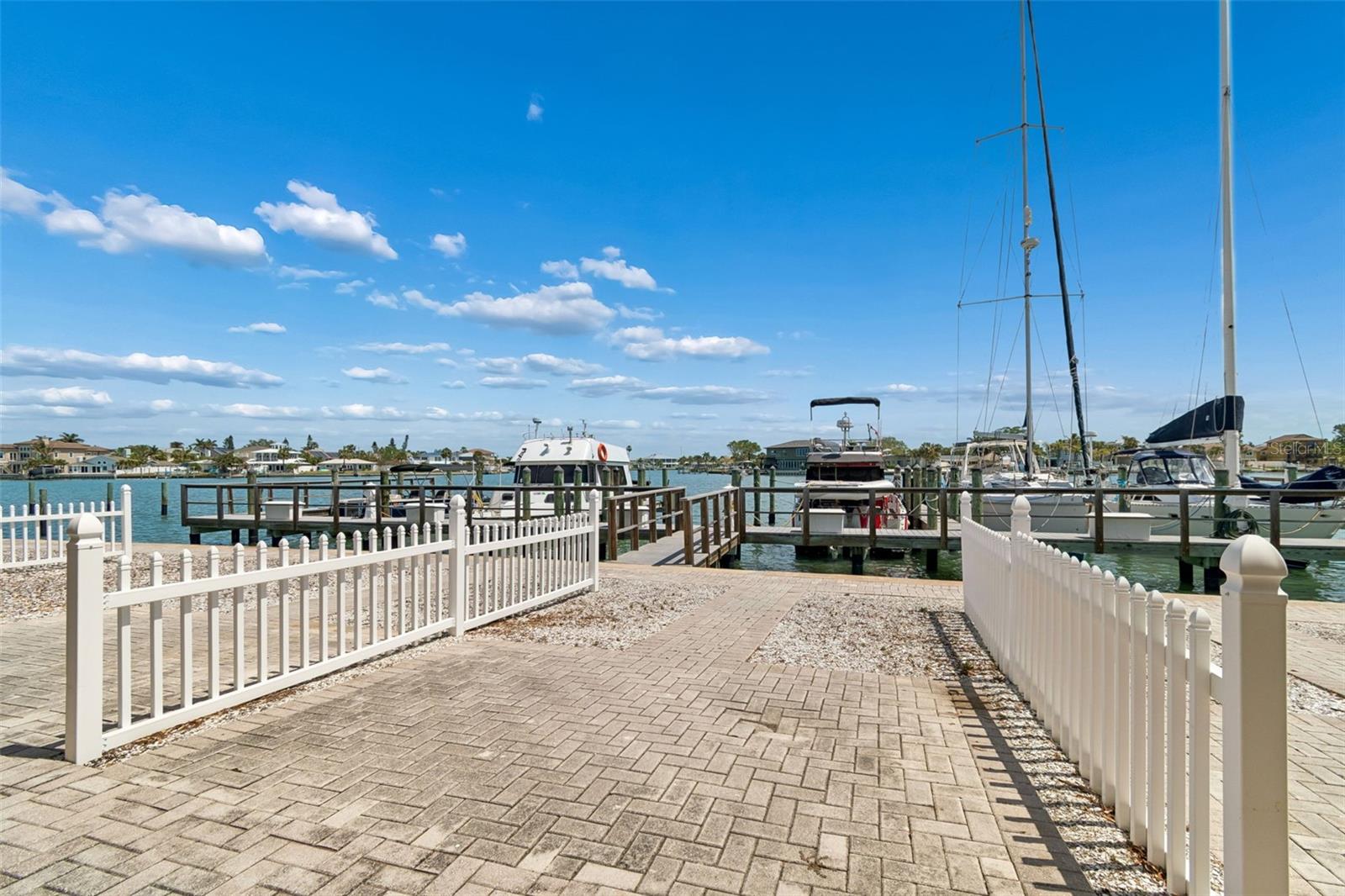 Listing photo id 55 for 2307 Bay Boulevard