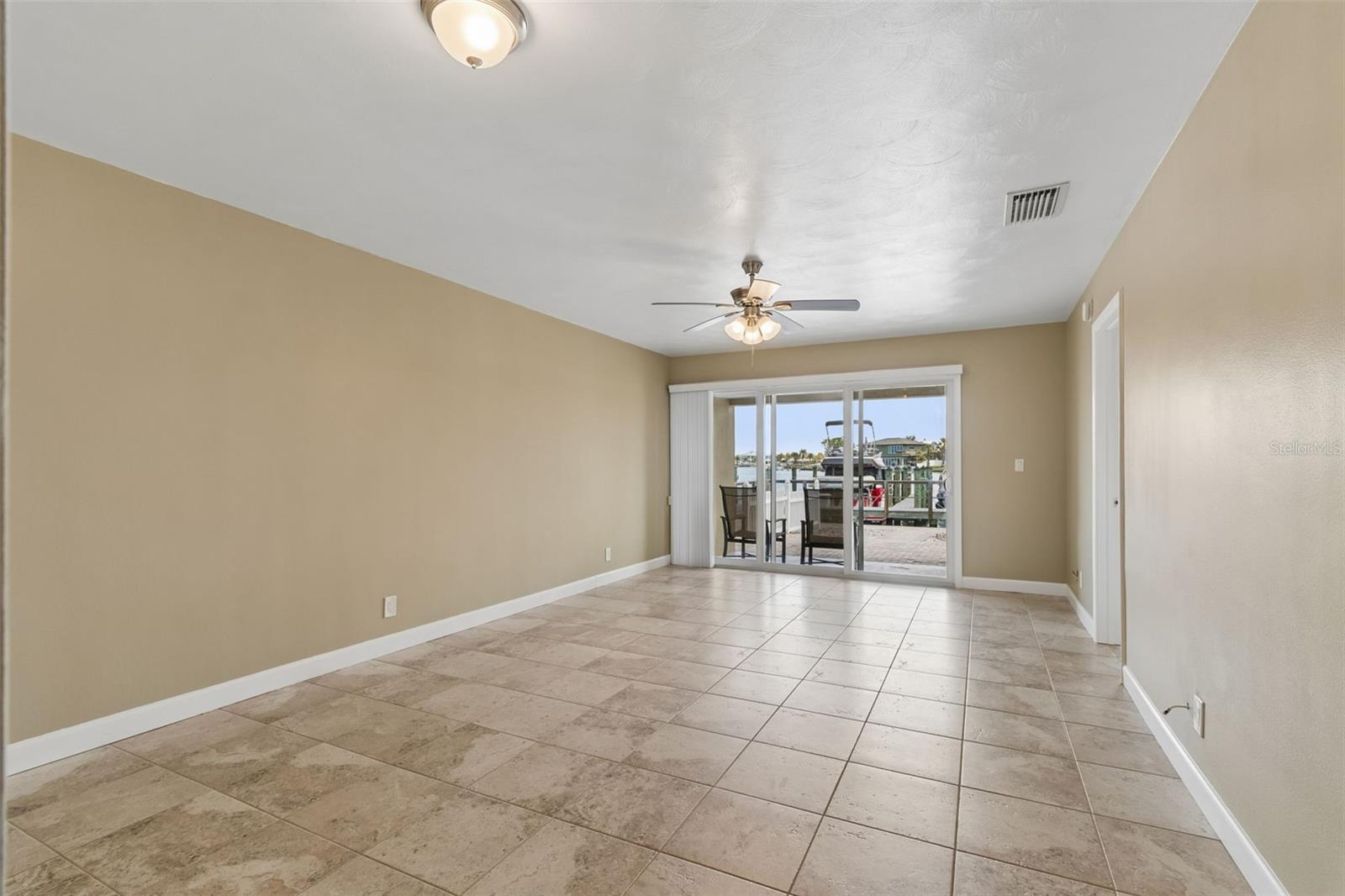 Listing photo id 58 for 2307 Bay Boulevard