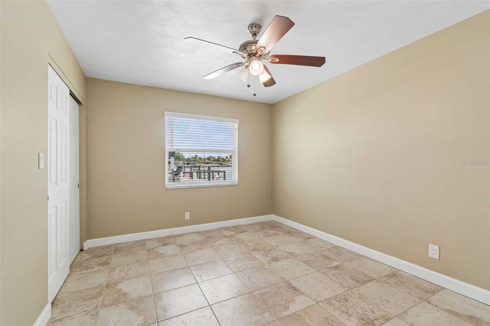 Listing photo id 60 for 2307 Bay Boulevard