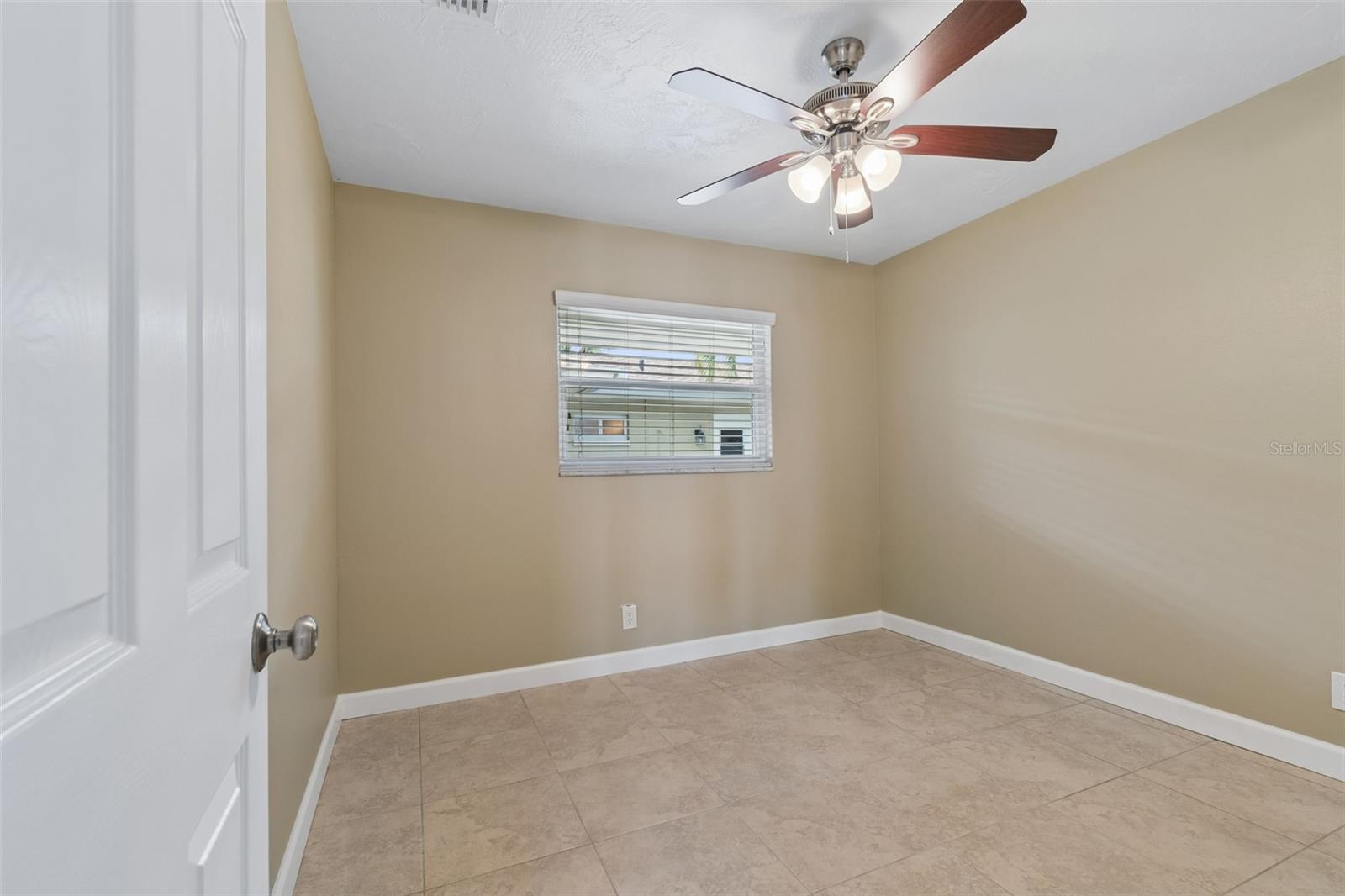 Listing photo id 70 for 2307 Bay Boulevard