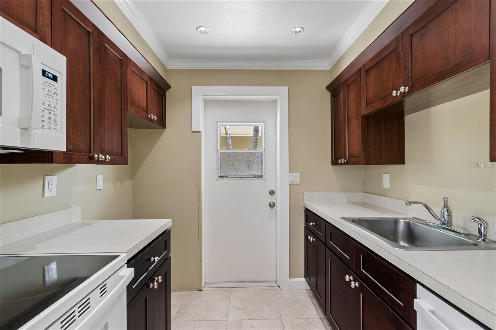 Listing photo id 76 for 2307 Bay Boulevard