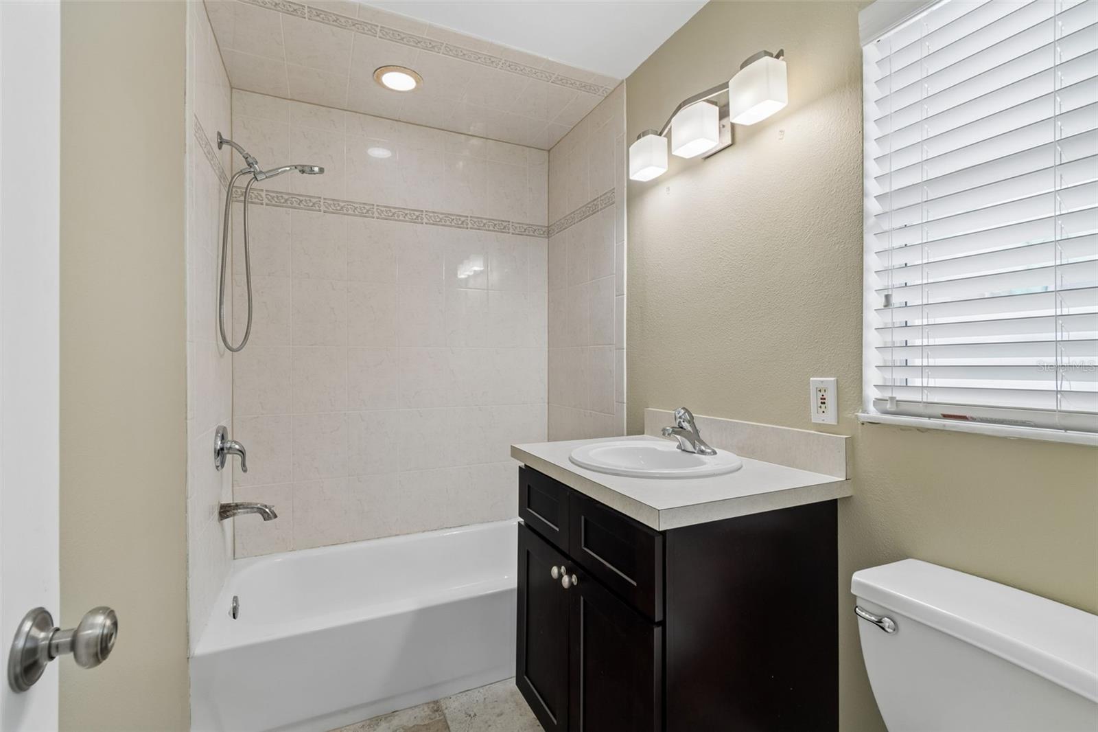 Listing photo id 81 for 2307 Bay Boulevard