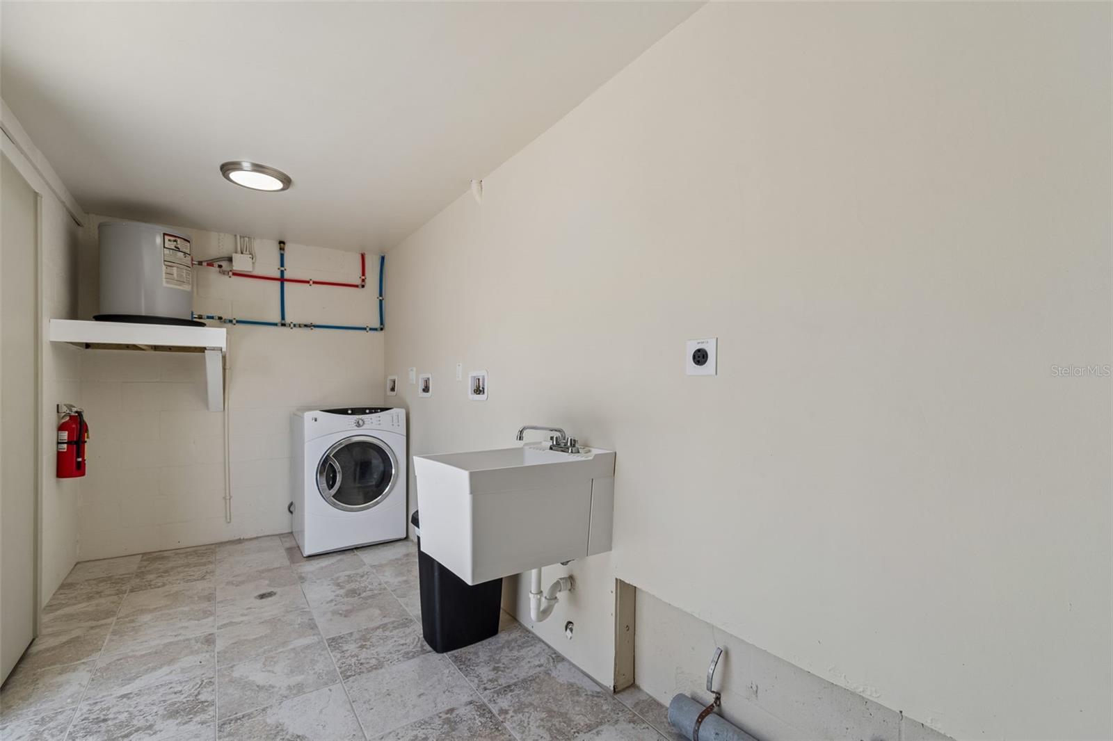 Listing photo id 84 for 2307 Bay Boulevard