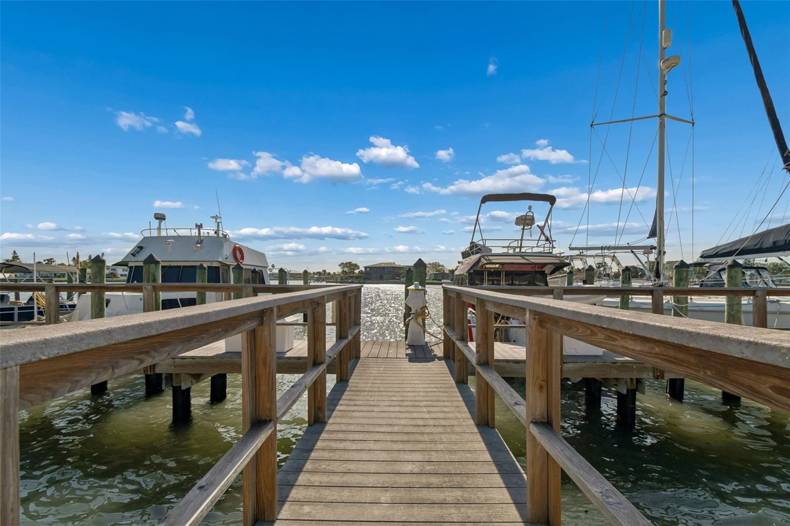 Listing photo id 85 for 2307 Bay Boulevard