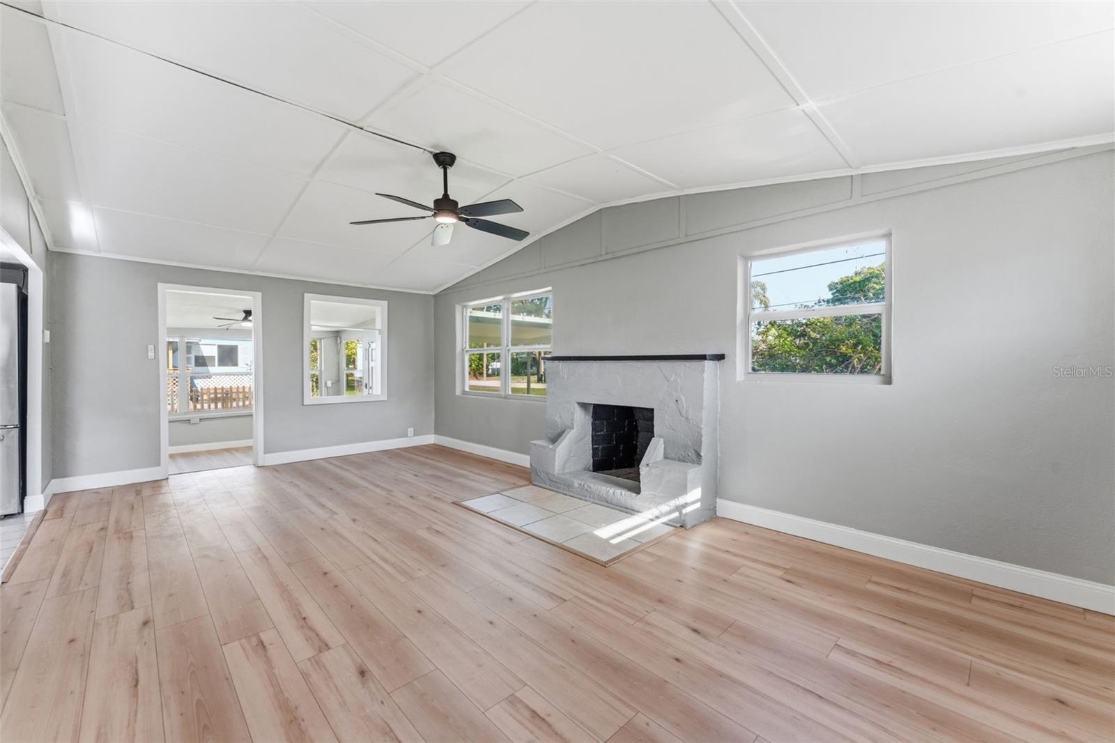 Image 7 of 27 For 2521 Highland Acres Dr