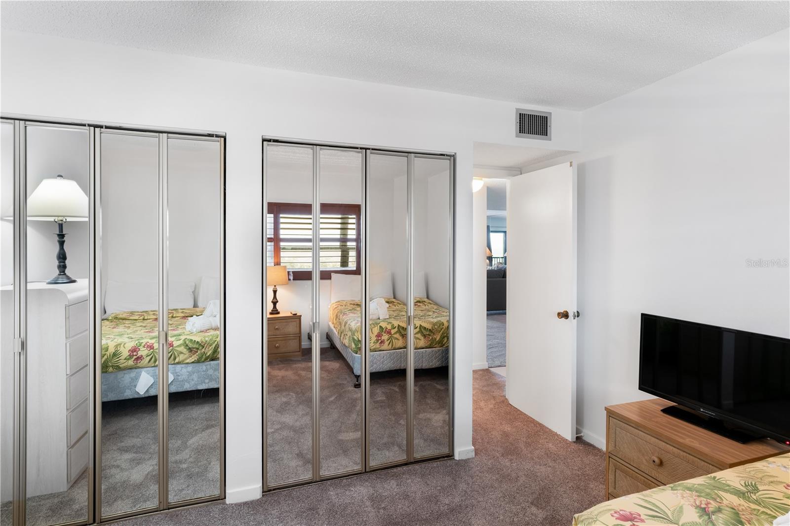 Listing photo id 22 for 900 Gulf Boulevard 702