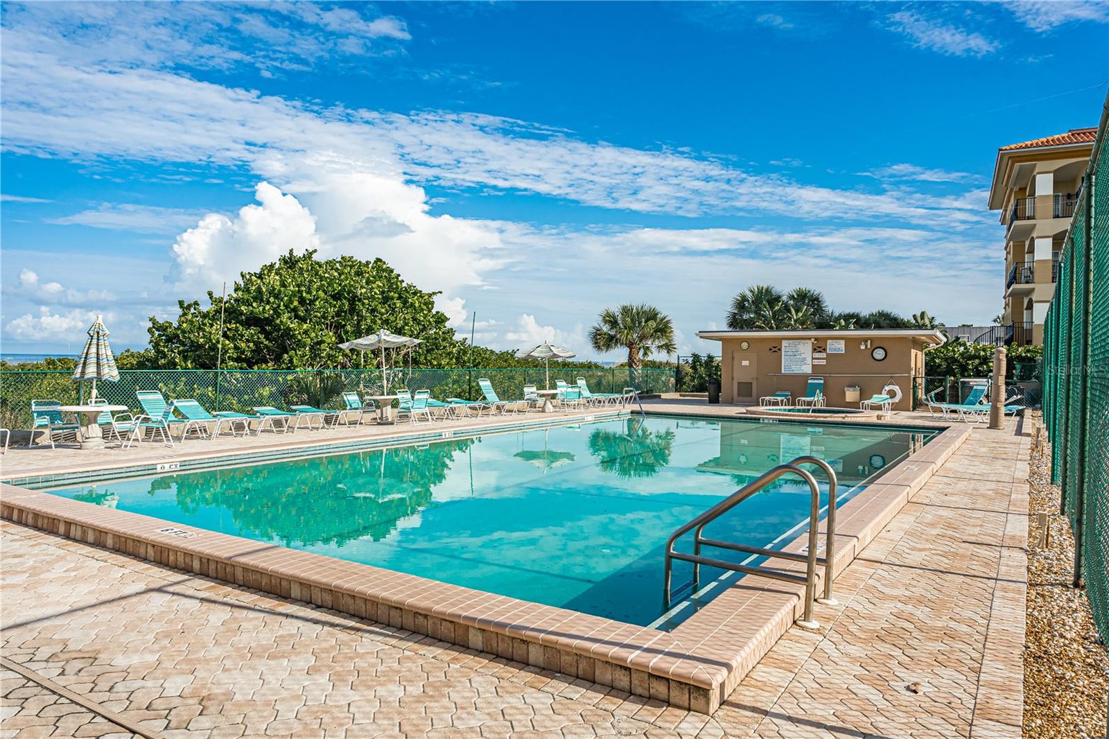 Listing photo id 25 for 900 Gulf Boulevard 702