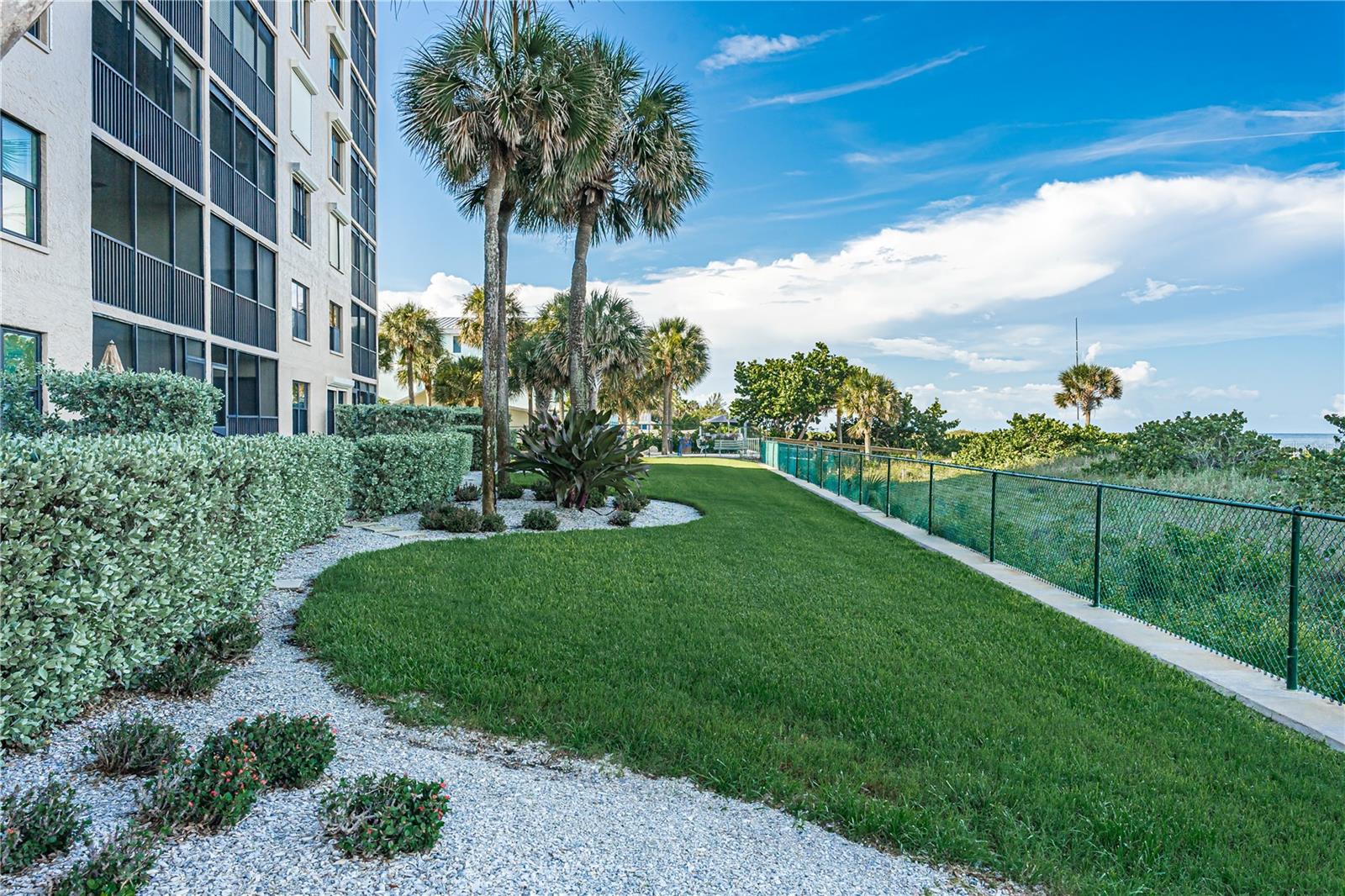 Listing photo id 35 for 900 Gulf Boulevard 702