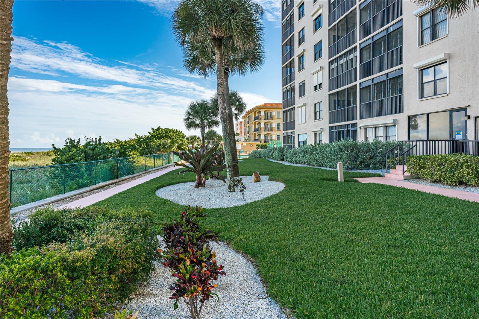 Listing photo id 37 for 900 Gulf Boulevard 702