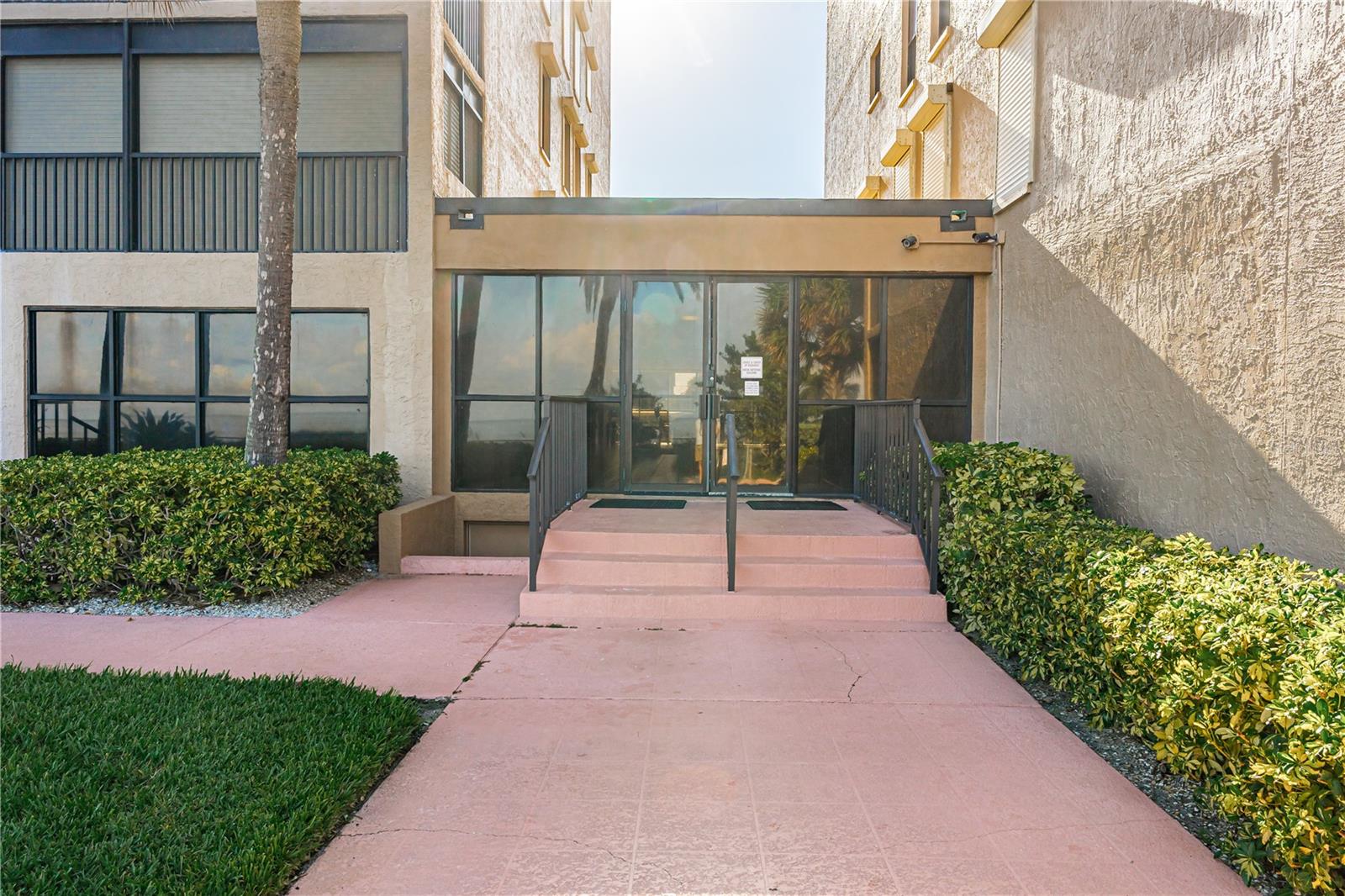 Listing photo id 38 for 900 Gulf Boulevard 702