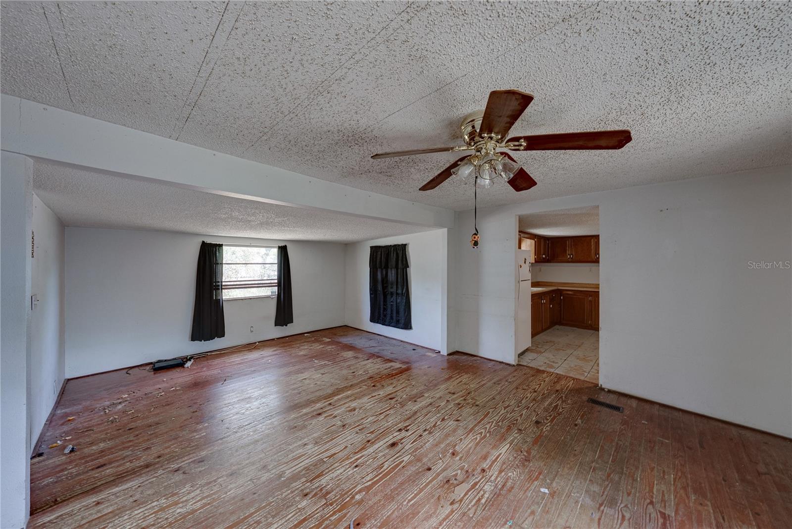 Image 10 of 33 For 25492 Hebron Street