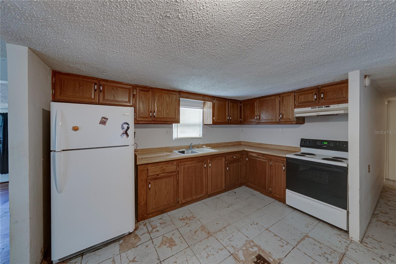 Image 12 of 33 For 25492 Hebron Street