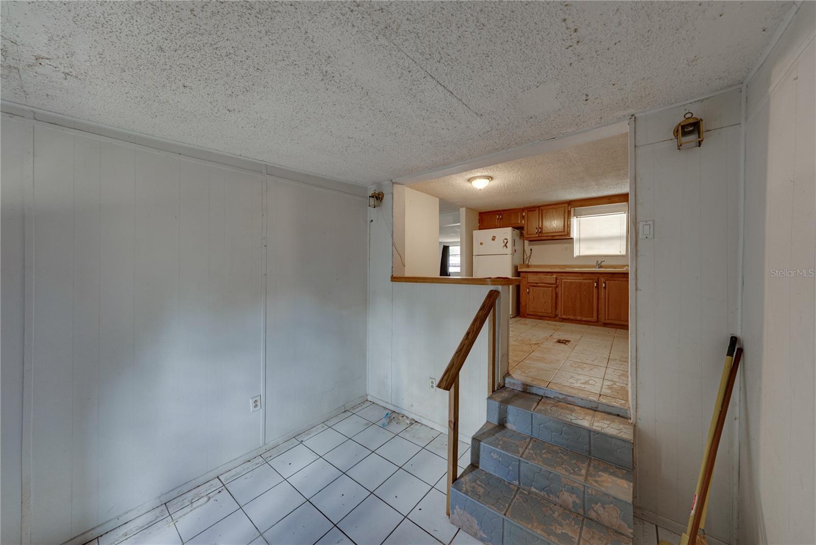 Image 16 of 33 For 25492 Hebron Street