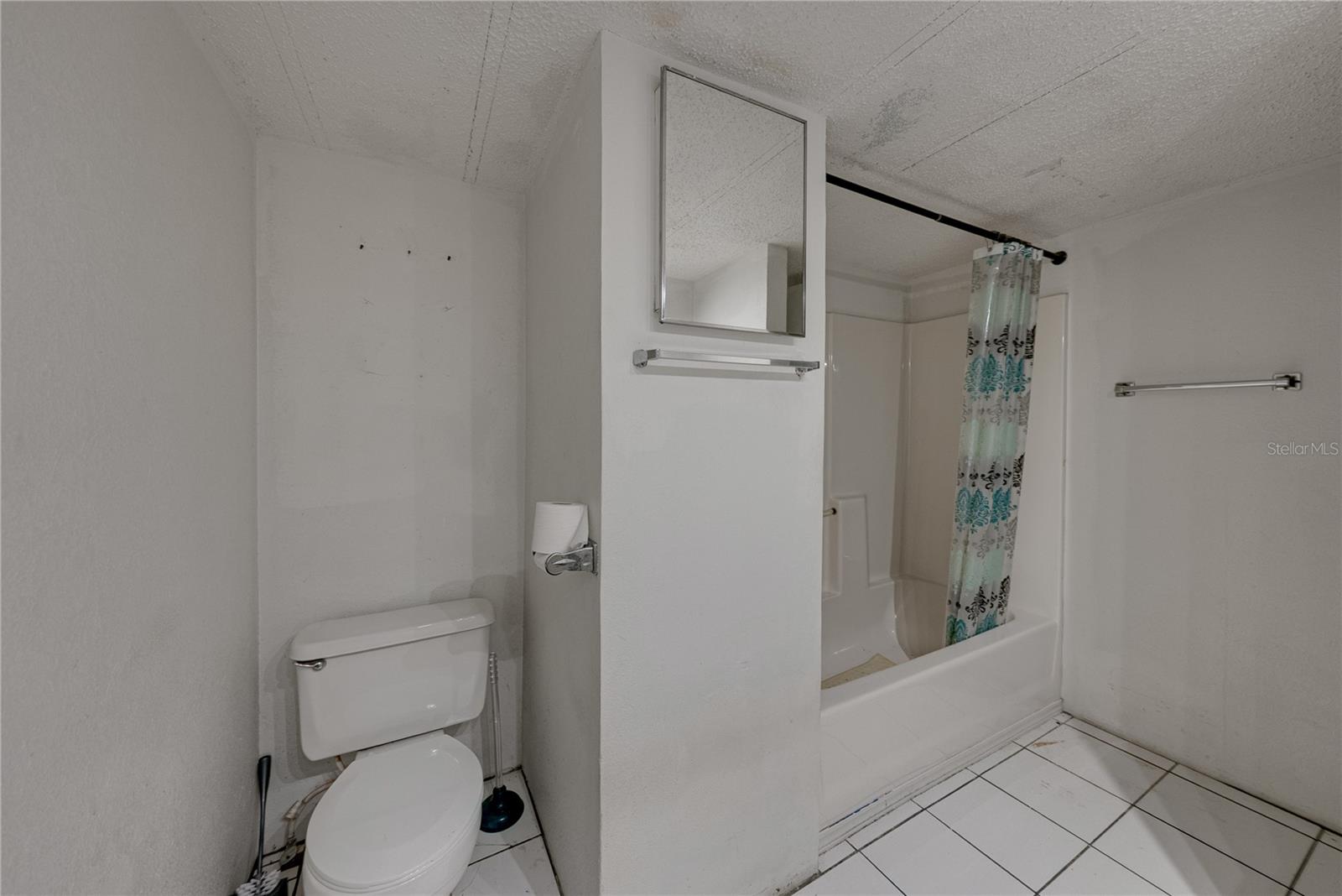 Image 23 of 33 For 25492 Hebron Street