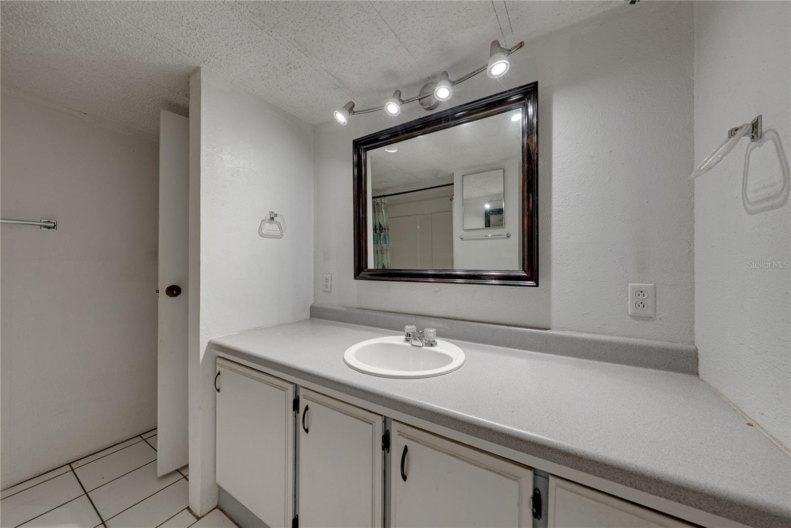 Image 24 of 33 For 25492 Hebron Street