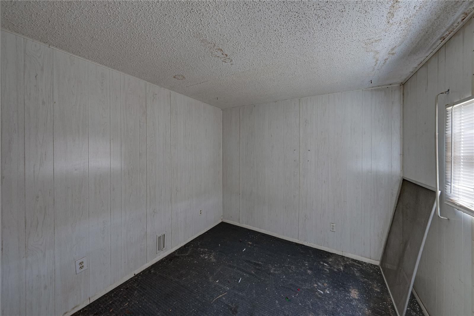 Image 25 of 33 For 25492 Hebron Street