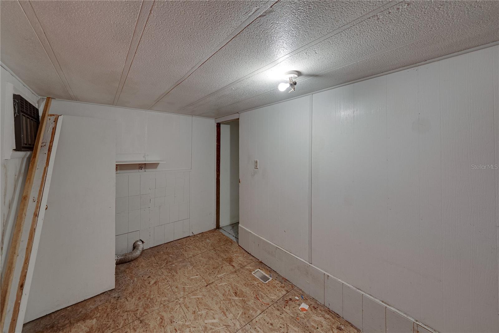 Image 28 of 33 For 25492 Hebron Street