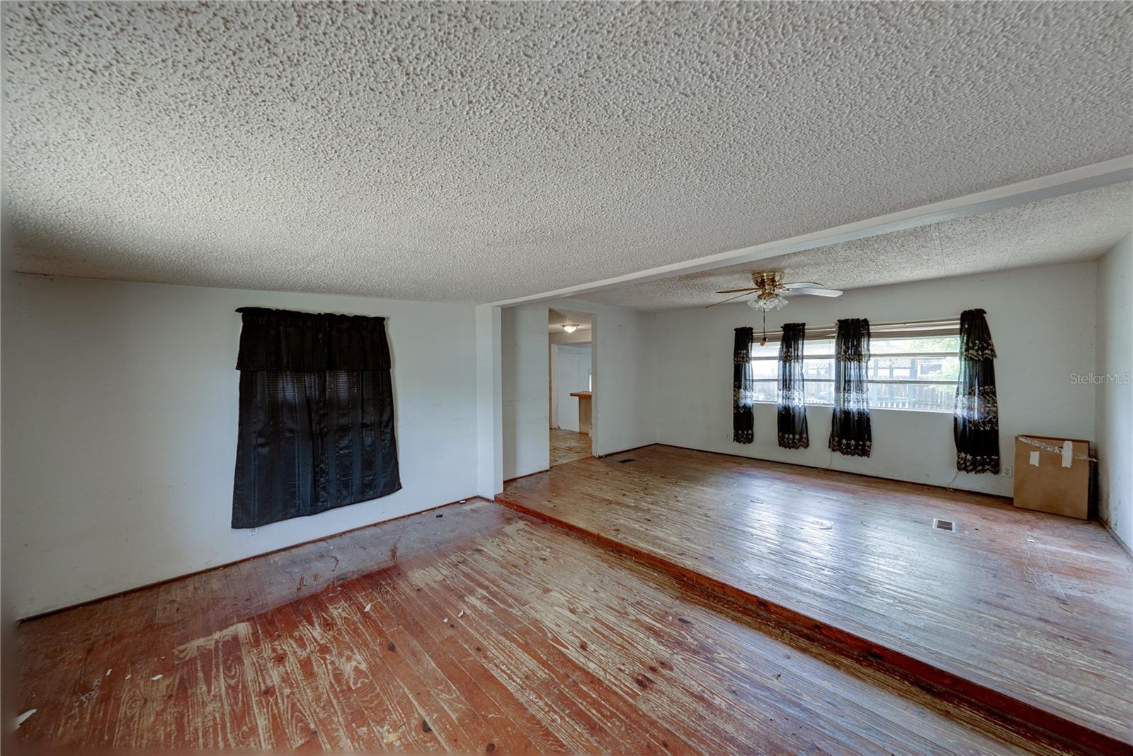 Image 8 of 33 For 25492 Hebron Street