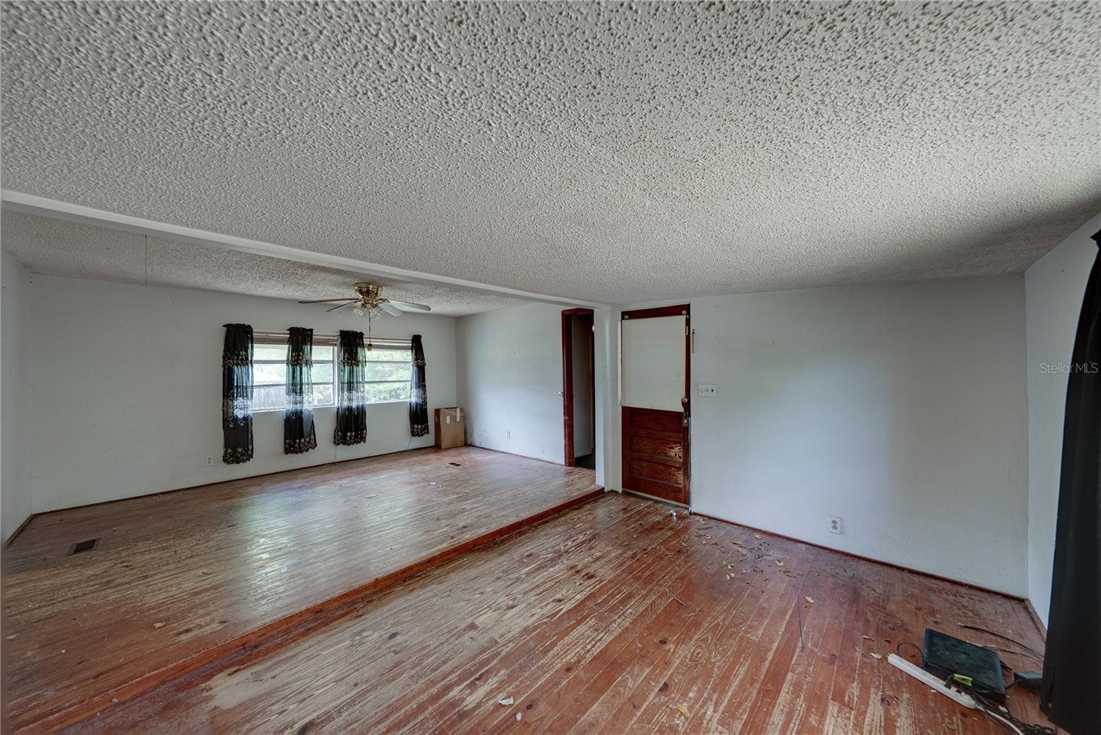 Image 9 of 33 For 25492 Hebron Street