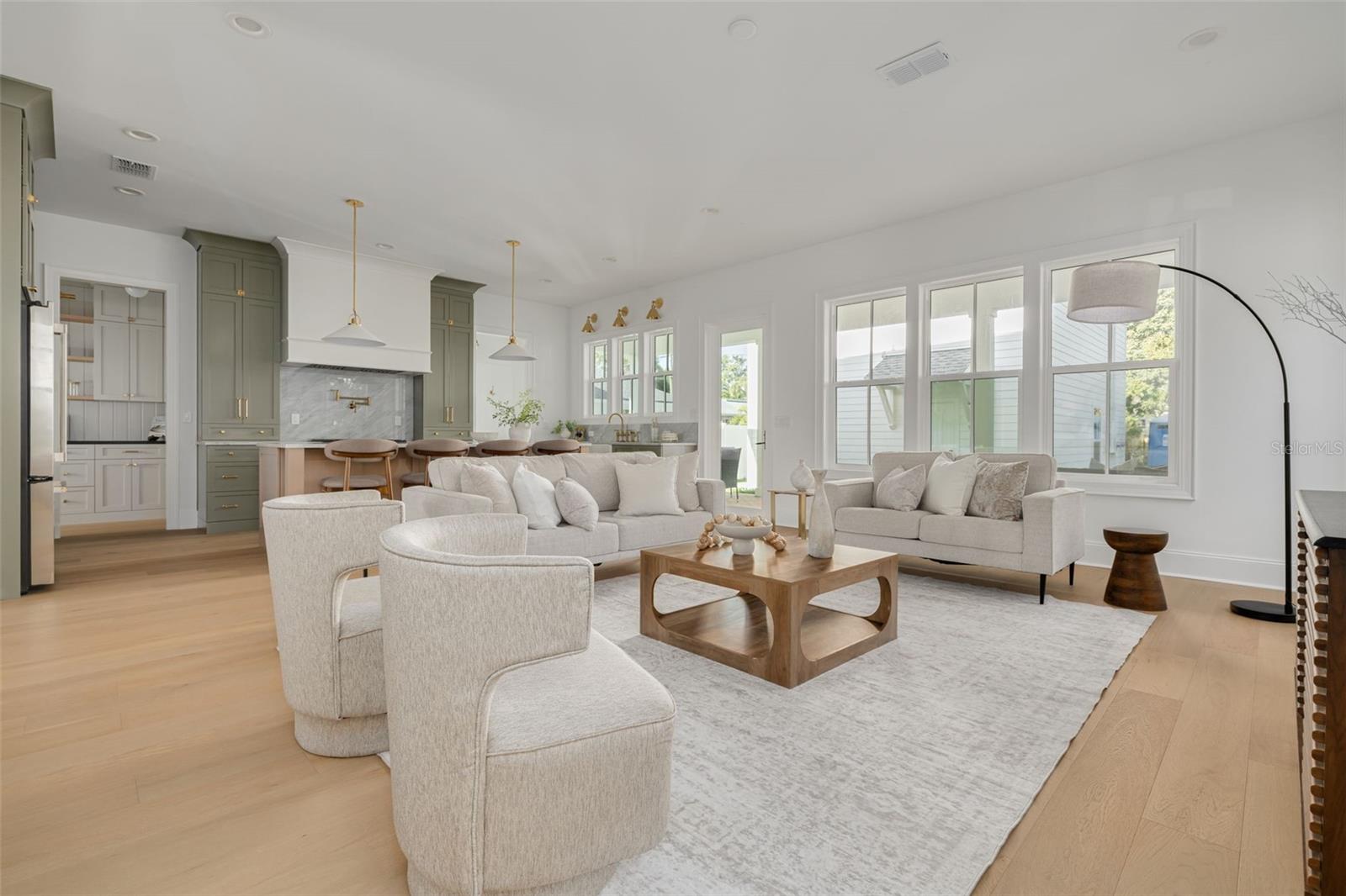 Image 17 of 51 For 1420 14th Street N