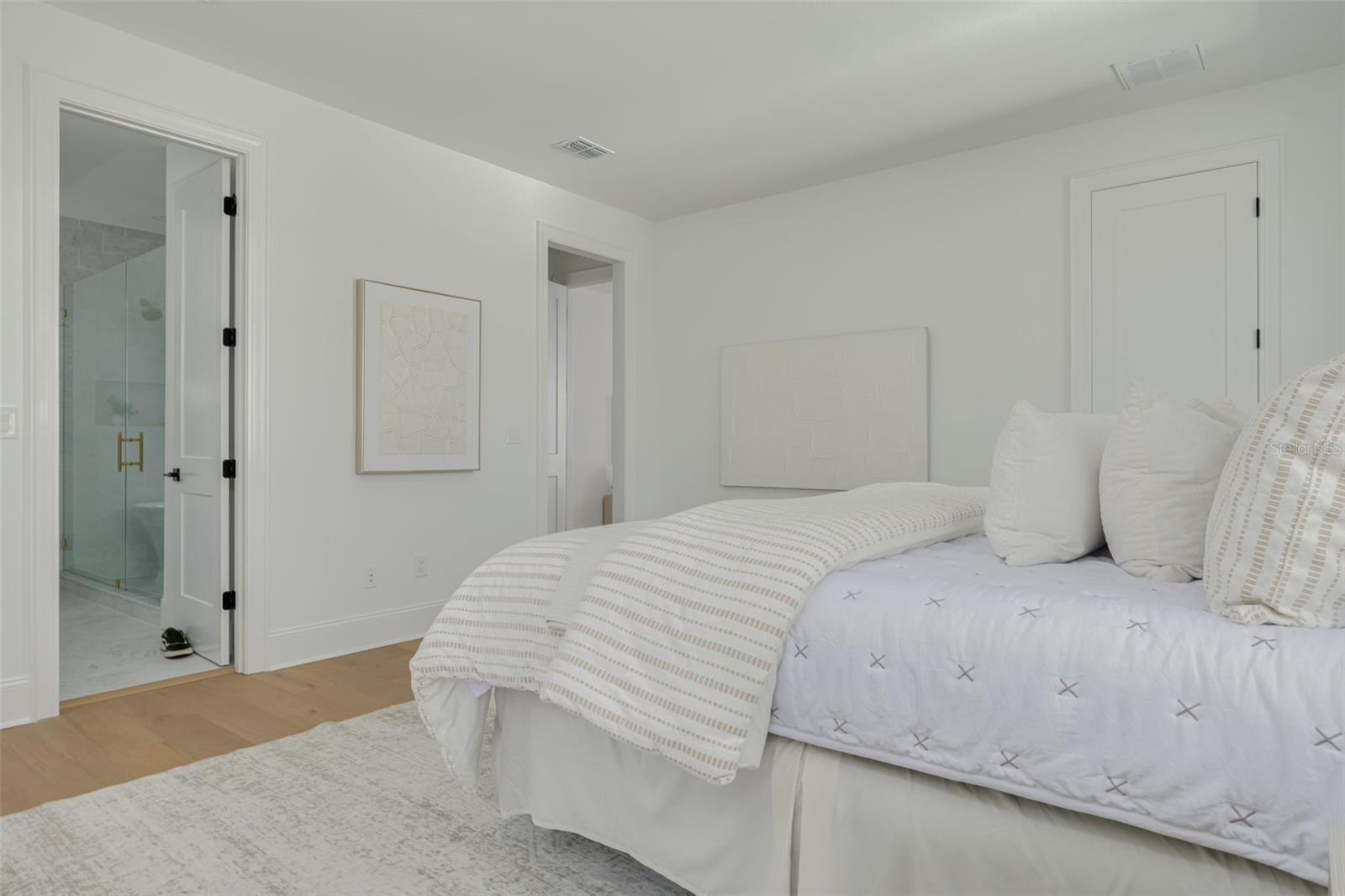 Image 22 of 51 For 1420 14th Street N