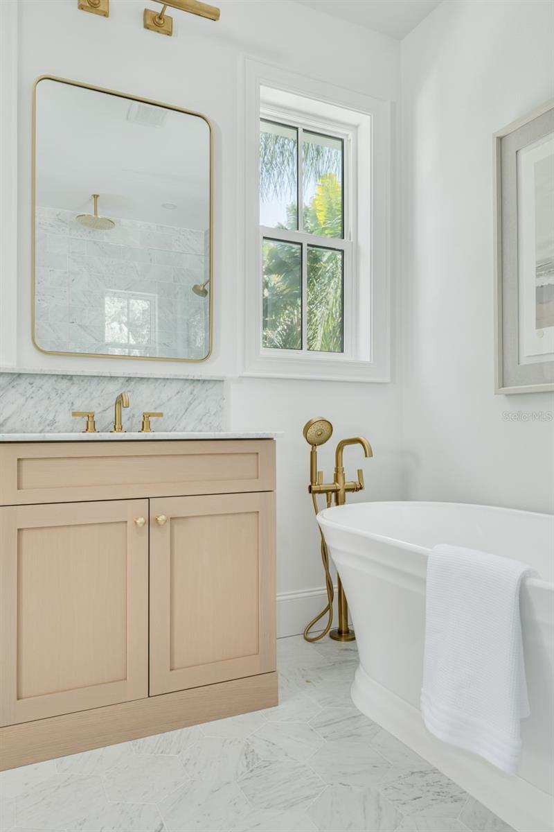 Image 25 of 51 For 1420 14th Street N