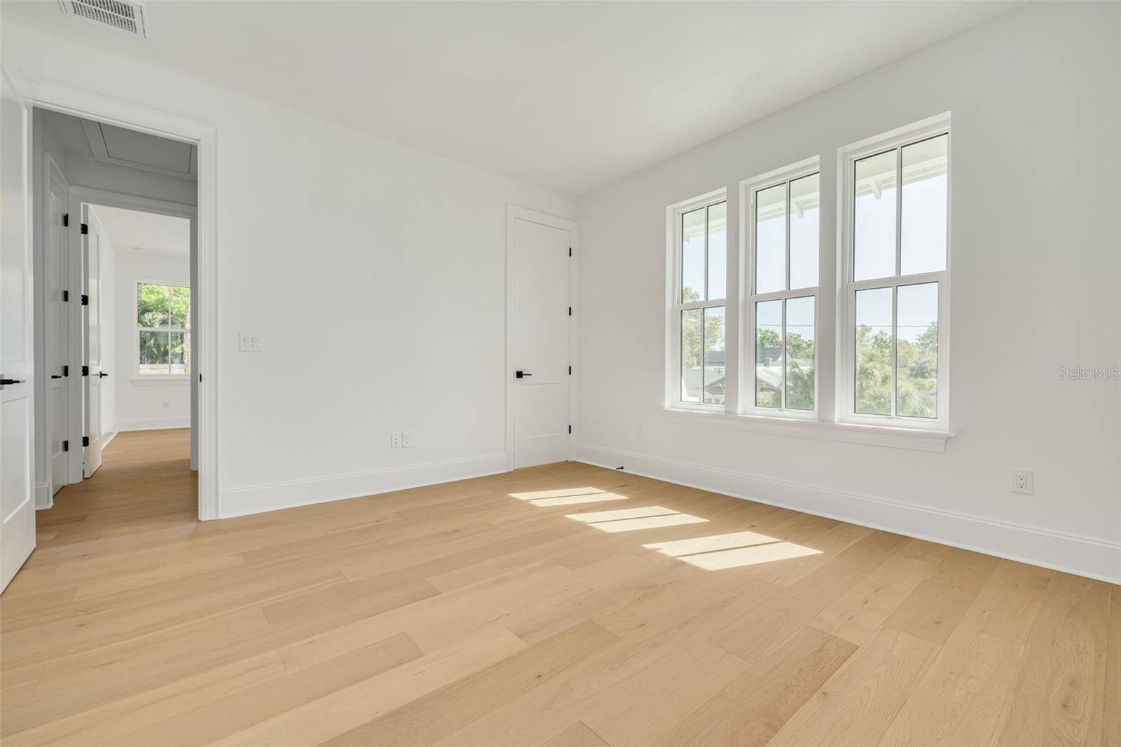 Image 28 of 51 For 1420 14th Street N