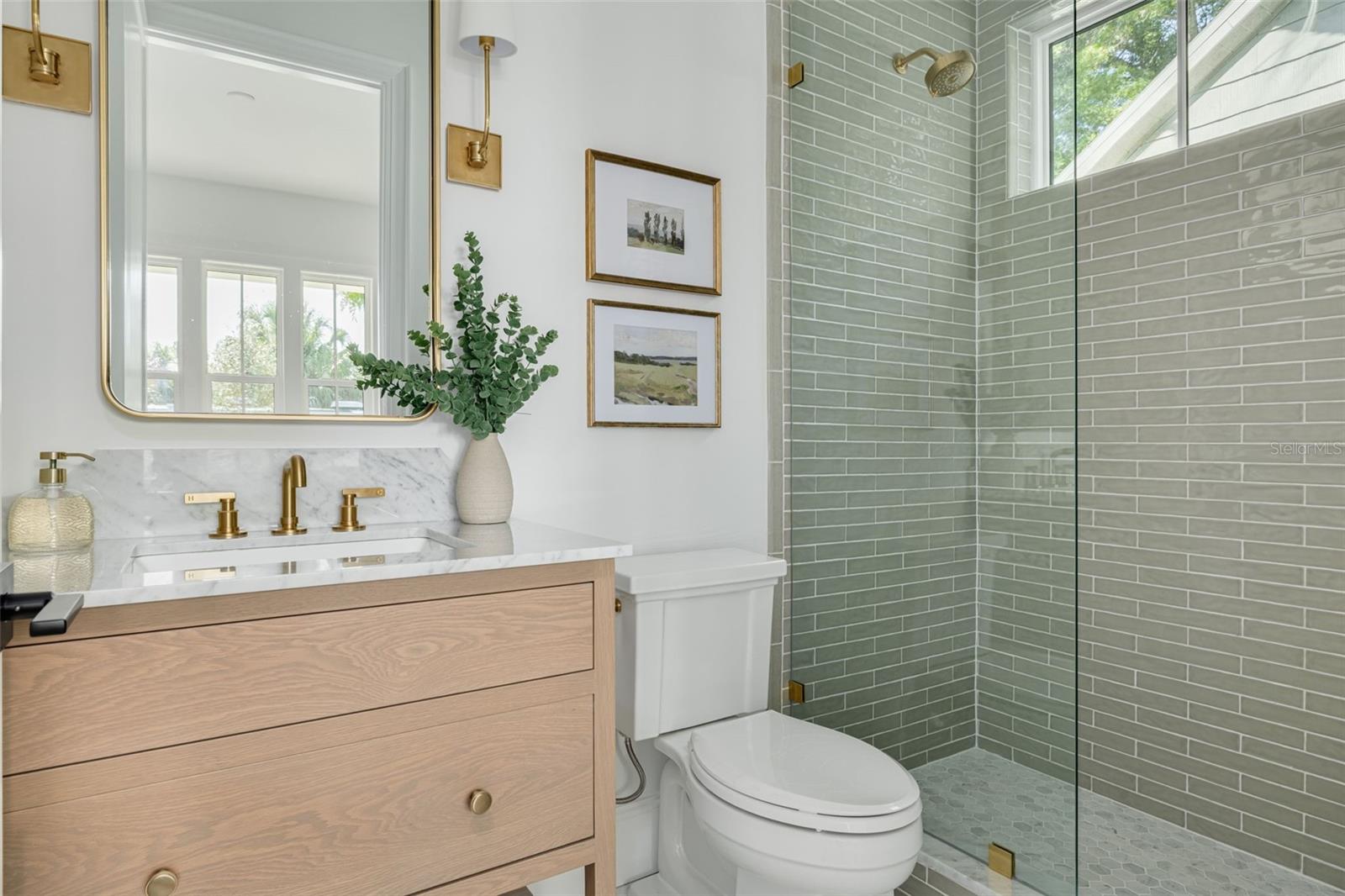 Image 4 of 51 For 1420 14th Street N