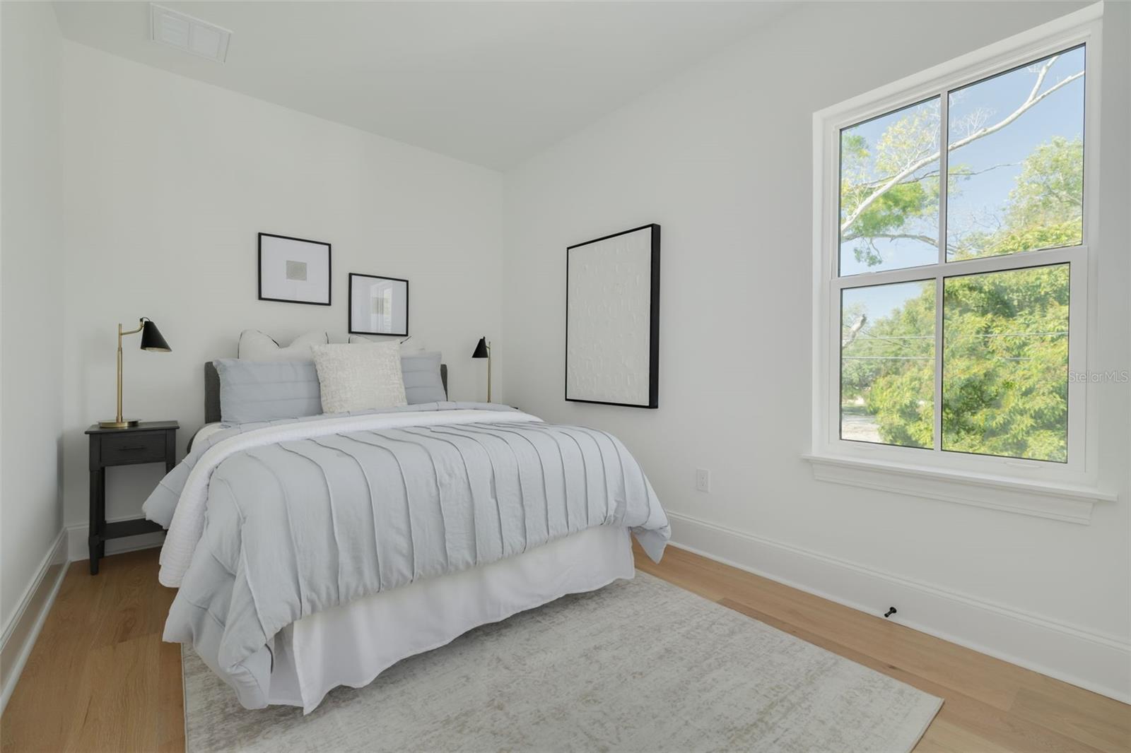 Image 40 of 51 For 1420 14th Street N