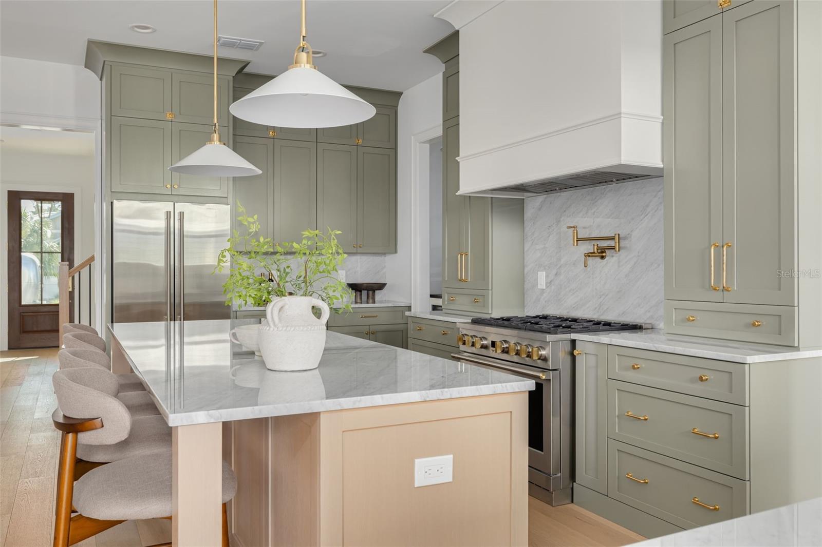 Image 6 of 51 For 1420 14th Street N