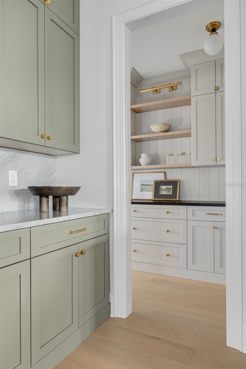 Image 7 of 51 For 1420 14th Street N