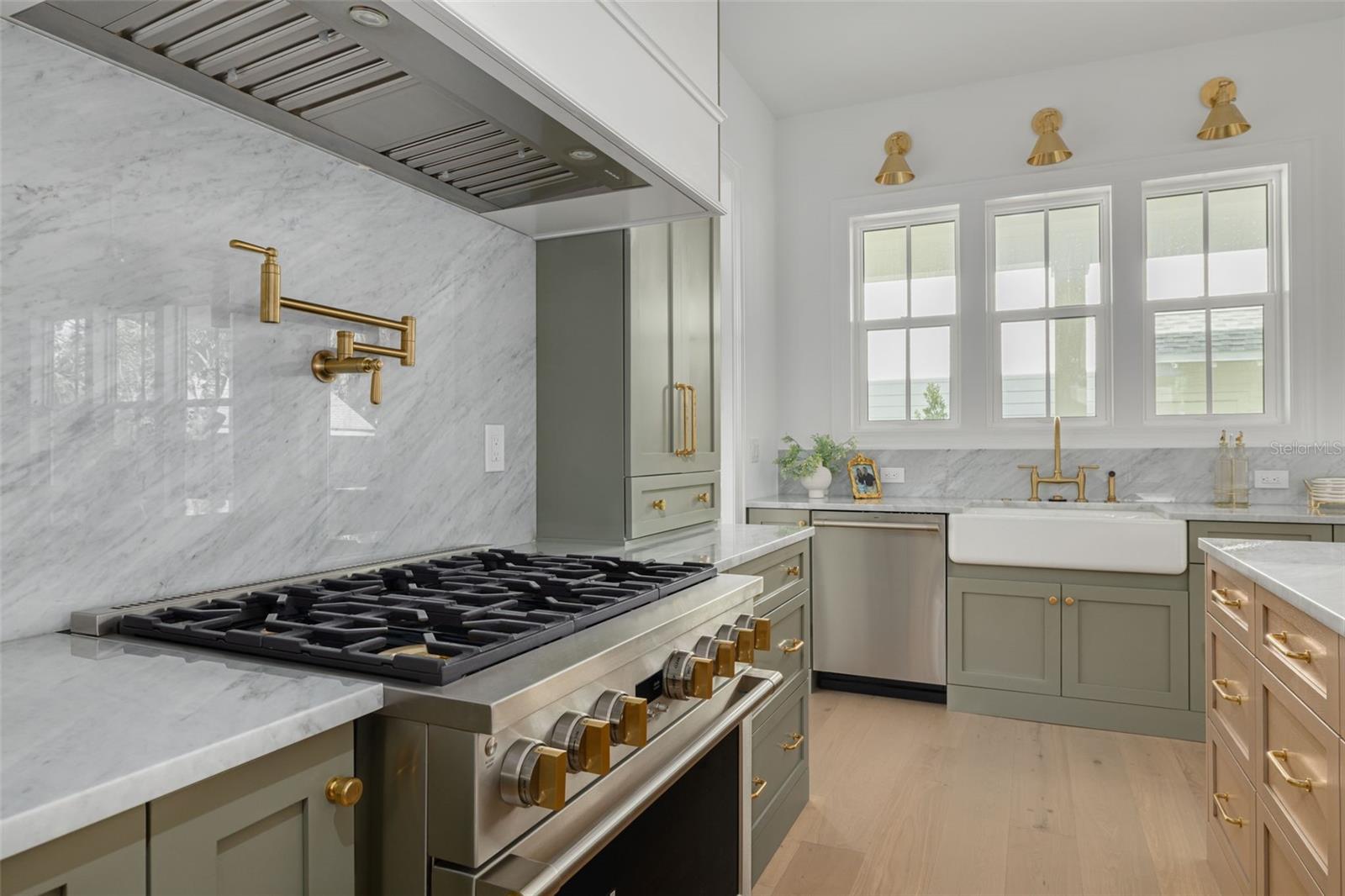 Image 9 of 51 For 1420 14th Street N